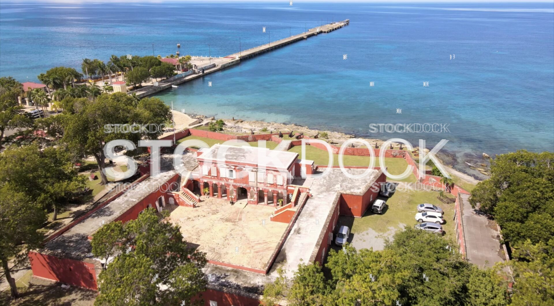 Fort Frederik zooming in